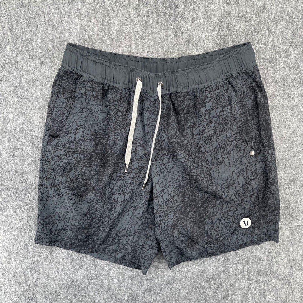 Vuori Kore Shorts Mens Small Grey Scribble Print Athletic 7.5 Inseam